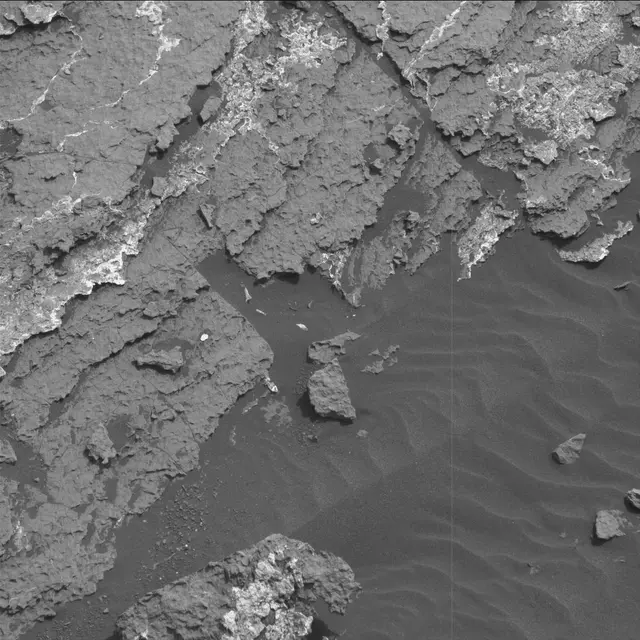 Sol 1646: Mast Camera (Mastcam)
