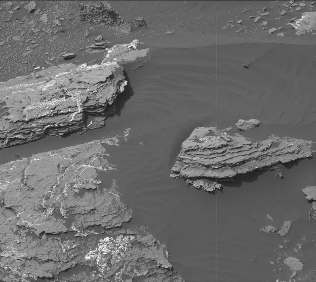 Sol 1647: Mast Camera (Mastcam)