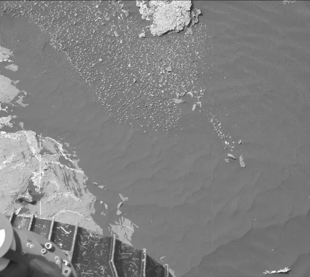 Sol 1647: Mast Camera (Mastcam)