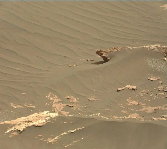 Sol 1647: Mast Camera (Mastcam)