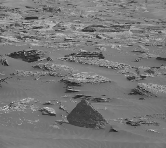 Sol 1653: Mast Camera (Mastcam)
