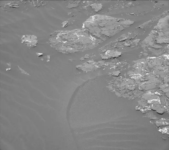 Sol 1657: Mast Camera (Mastcam)