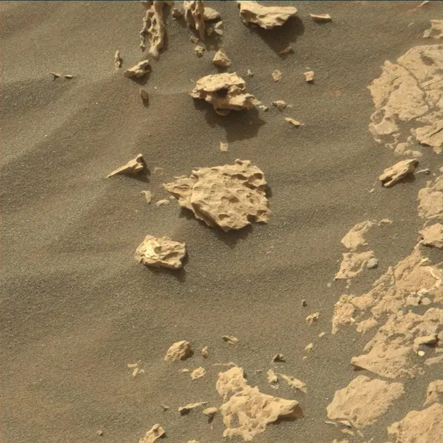 Sol 1671: Mast Camera (Mastcam)