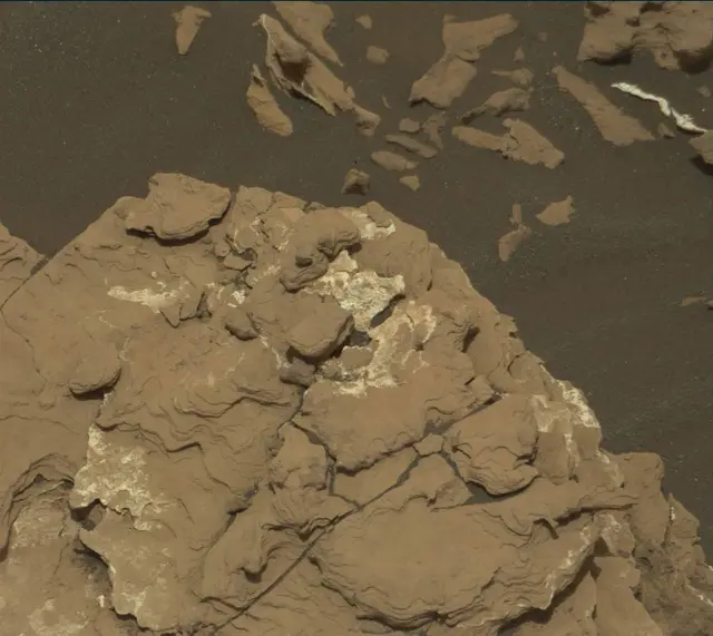Sol 1679: Mast Camera (Mastcam)