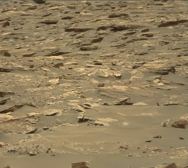Sol 1687: Mast Camera (Mastcam)