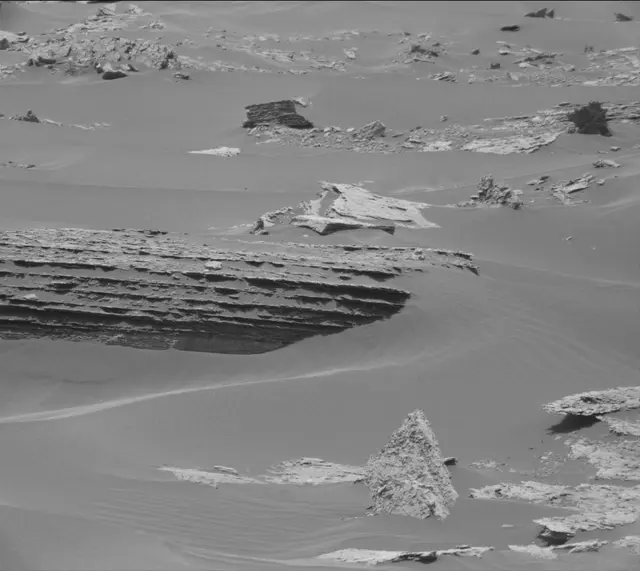 Sol 1687: Mast Camera (Mastcam)