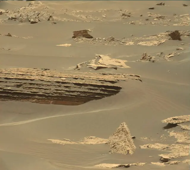 Sol 1687: Mast Camera (Mastcam)