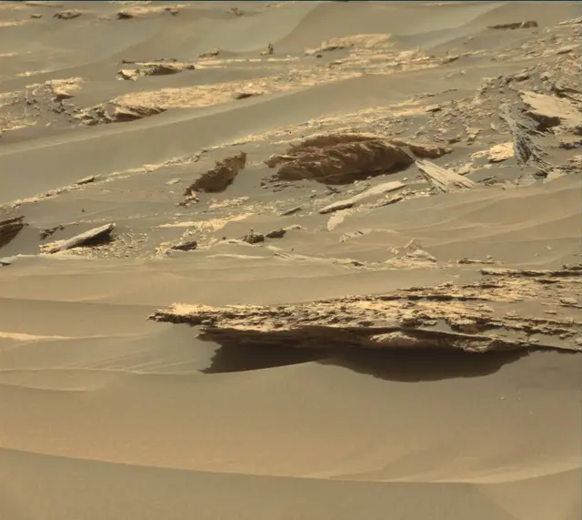 Sol 1687: Mast Camera (Mastcam)