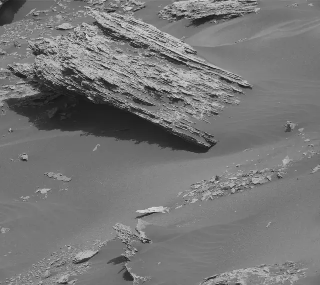 Sol 1689: Mast Camera (Mastcam)