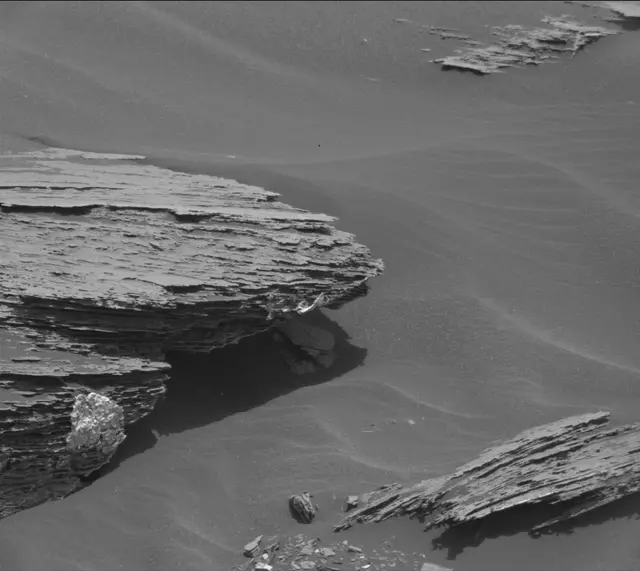Sol 1689: Mast Camera (Mastcam)