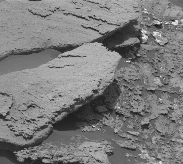 Sol 1689: Mast Camera (Mastcam)