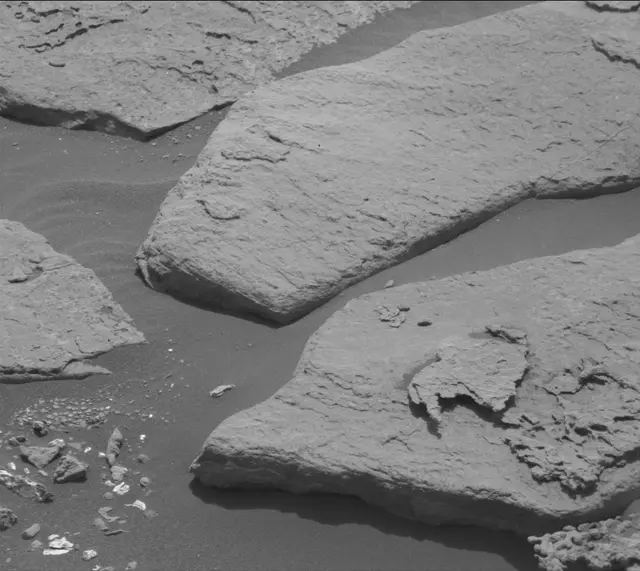 Sol 1689: Mast Camera (Mastcam)