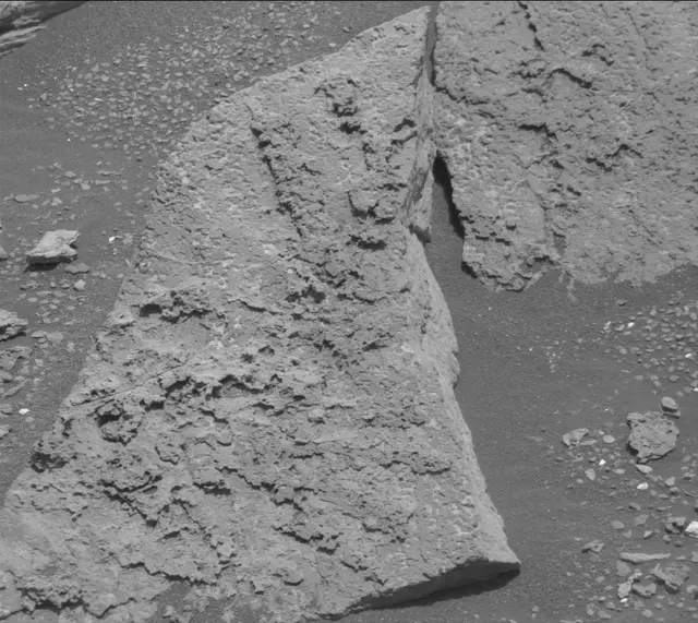 Sol 1689: Mast Camera (Mastcam)