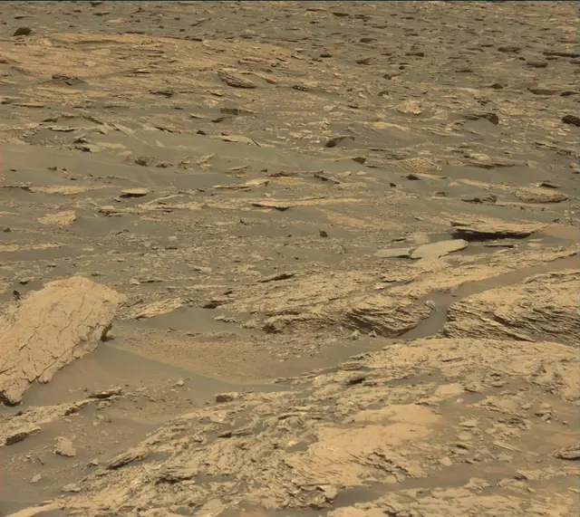 Sol 1690: Mast Camera (Mastcam)