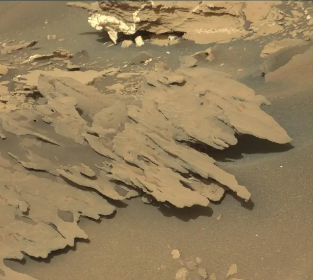 Sol 1698: Mast Camera (Mastcam)