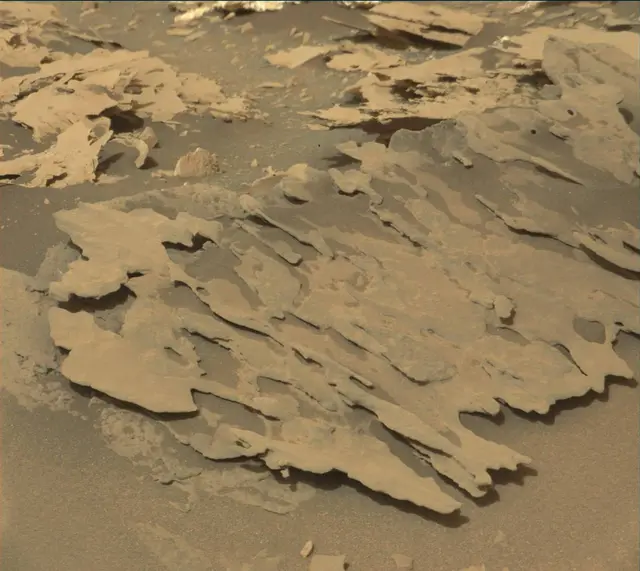 Sol 1698: Mast Camera (Mastcam)
