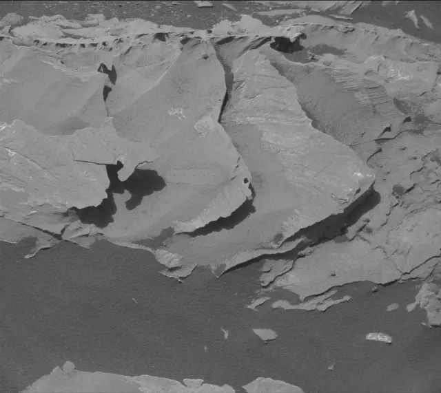 Sol 1752: Mast Camera (Mastcam)