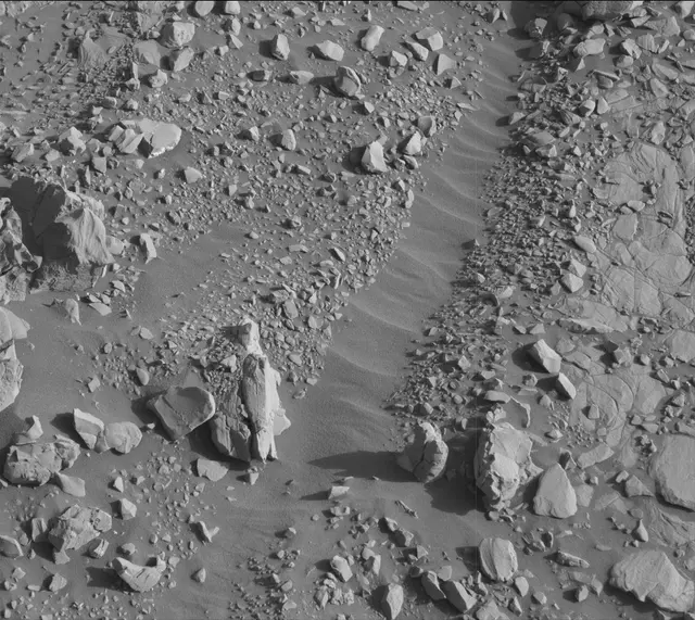 Sol 1814: Mast Camera (Mastcam)