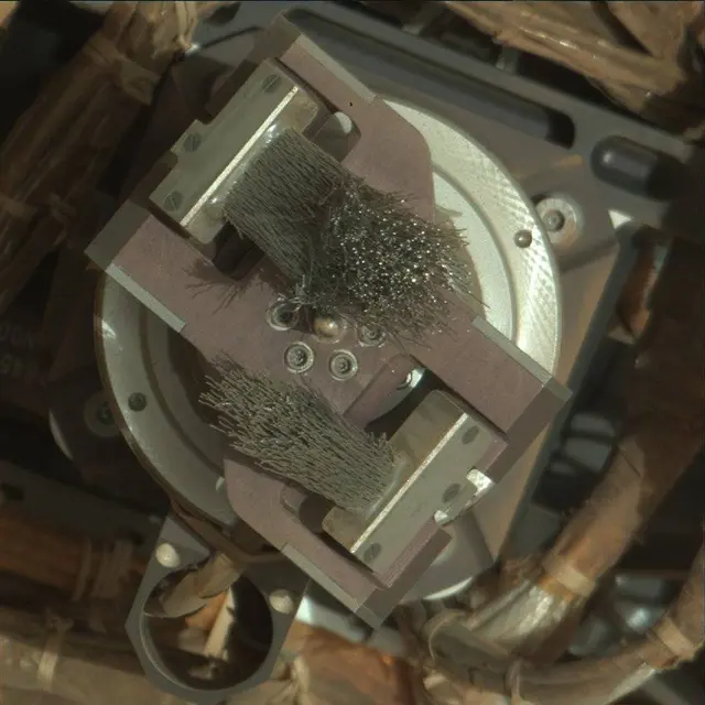 Sol 1863: Mast Camera (Mastcam)
