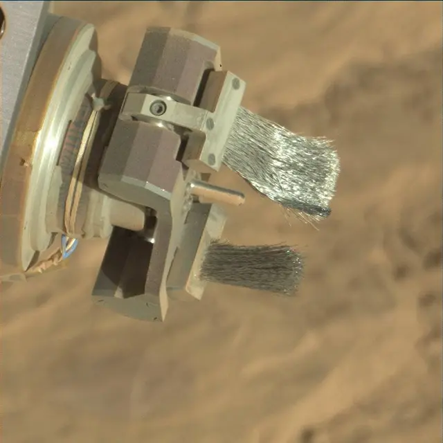 Sol 1863: Mast Camera (Mastcam)