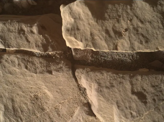 Sol 1863: Mars Hand Lens Imager (MAHLI)