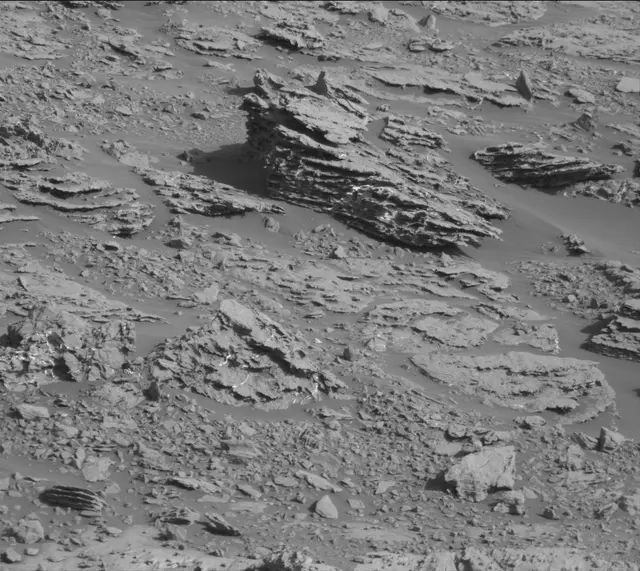 Sol 1866: Mast Camera (Mastcam)