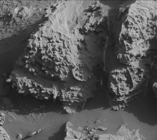 Sol 1866: Mast Camera (Mastcam)