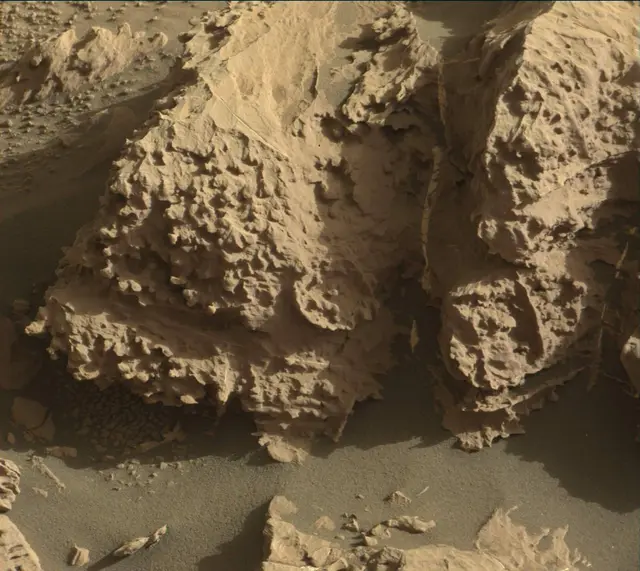 Sol 1866: Mast Camera (Mastcam)