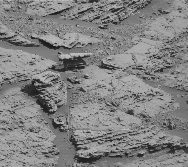 Sol 1868: Mast Camera (Mastcam)