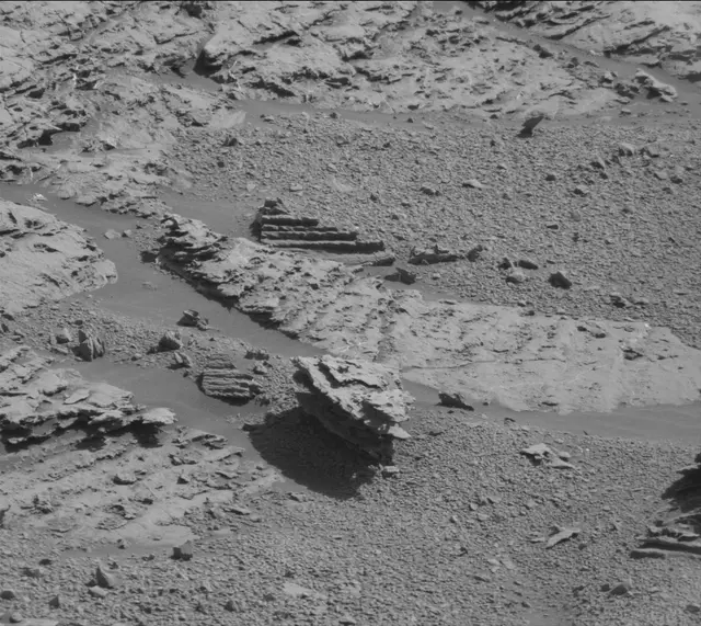 Sol 1868: Mast Camera (Mastcam)
