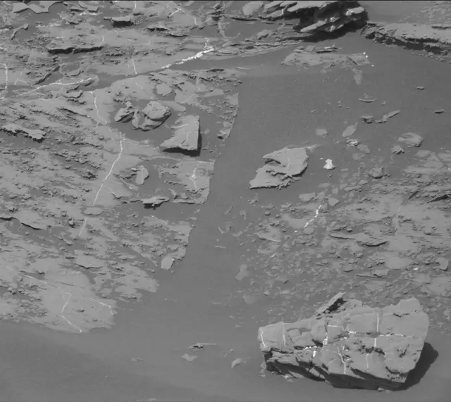 Sol 1870: Mast Camera (Mastcam)