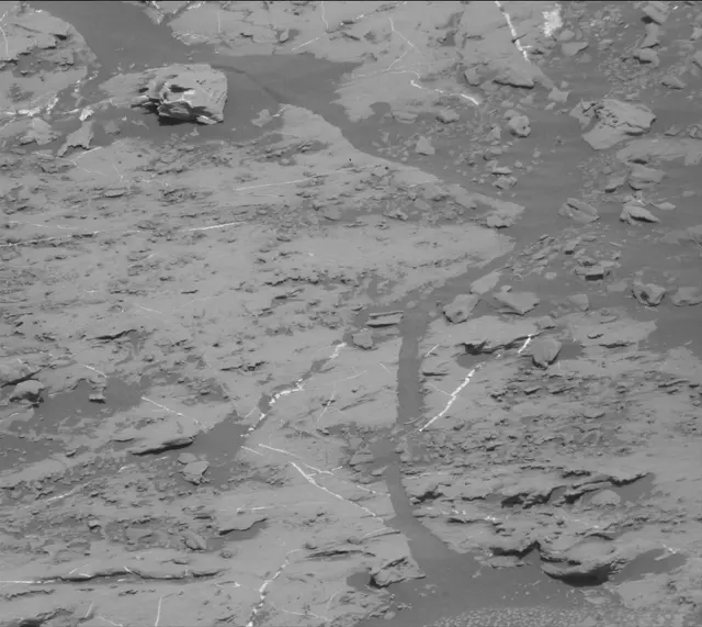 Sol 1870: Mast Camera (Mastcam)