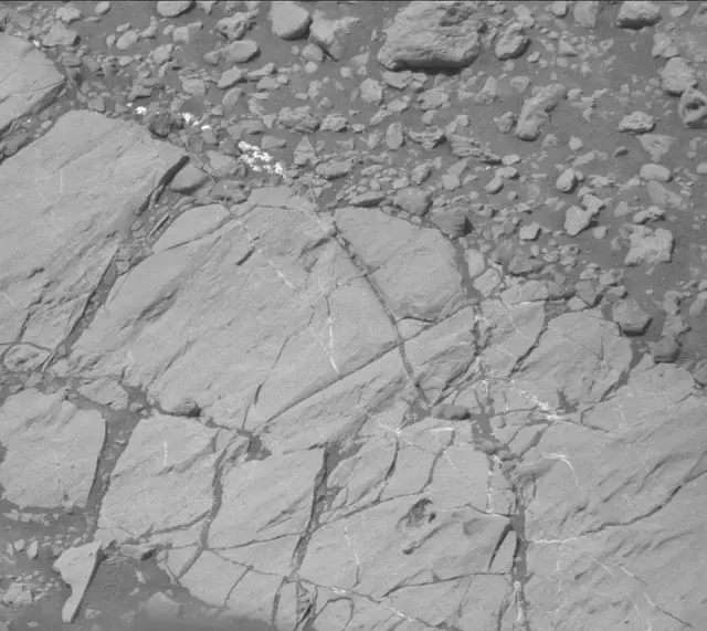 Sol 1872: Mast Camera (Mastcam)