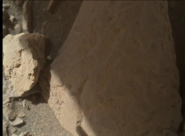 Sol 1875: Mars Hand Lens Imager (MAHLI)