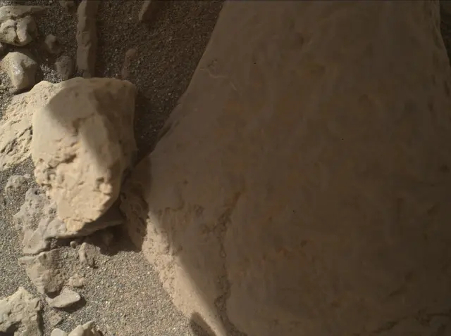 Sol 1875: Mars Hand Lens Imager (MAHLI)