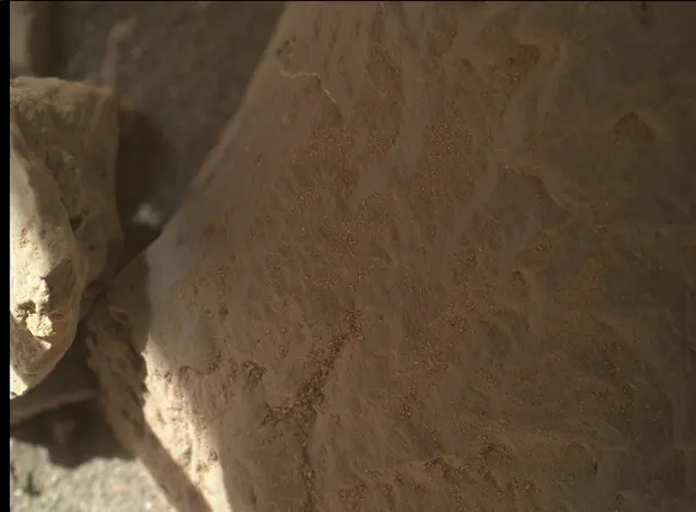 Sol 1875: Mars Hand Lens Imager (MAHLI)