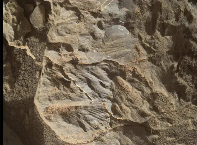 Sol 1886: Mars Hand Lens Imager (MAHLI)
