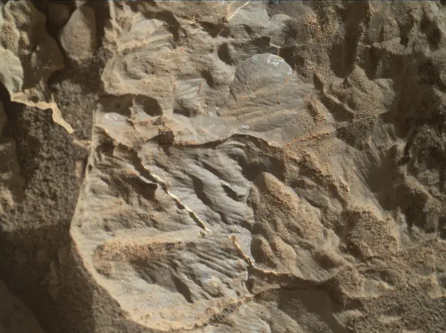 Sol 1886: Mars Hand Lens Imager (MAHLI)