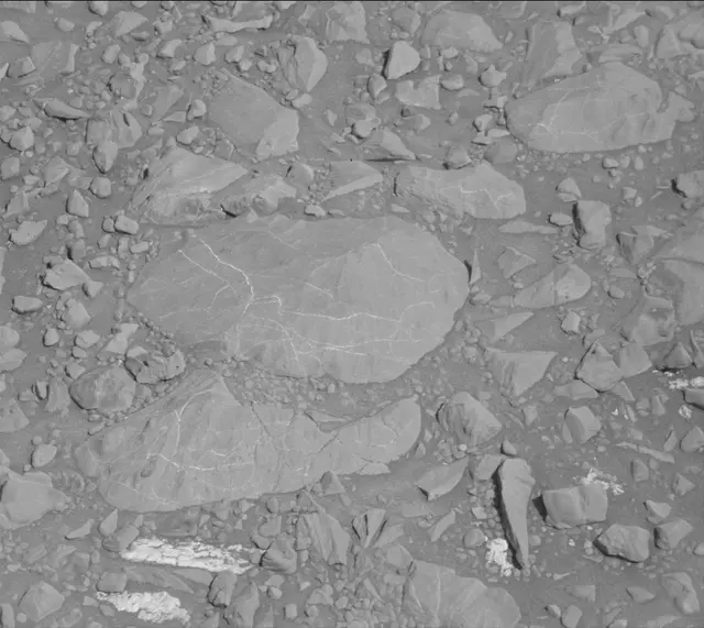 Sol 1892: Mast Camera (Mastcam)