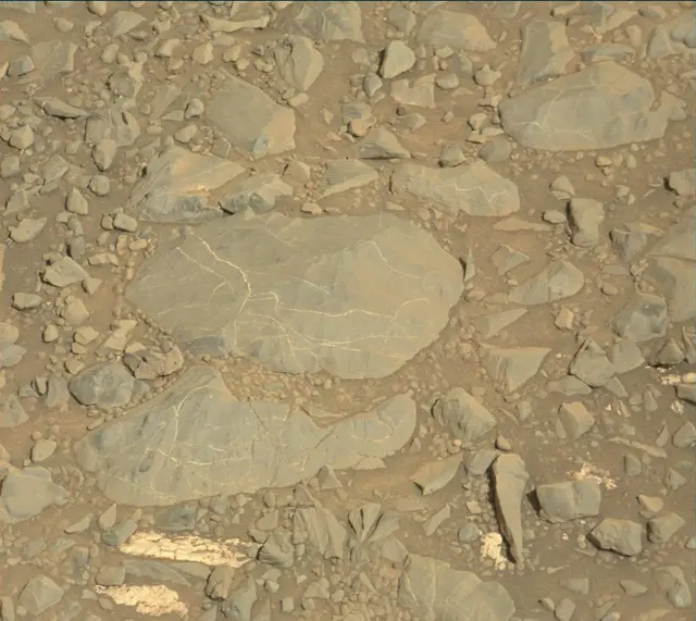 Sol 1892: Mast Camera (Mastcam)