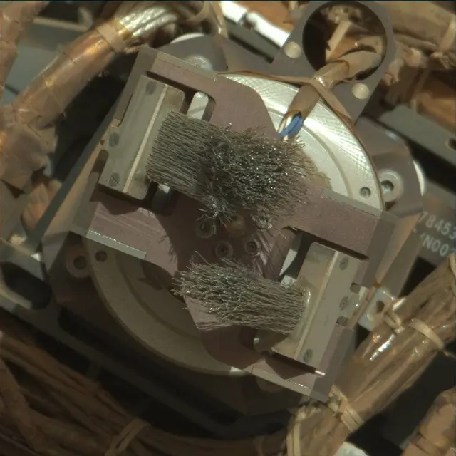 Sol 1904: Mast Camera (Mastcam)