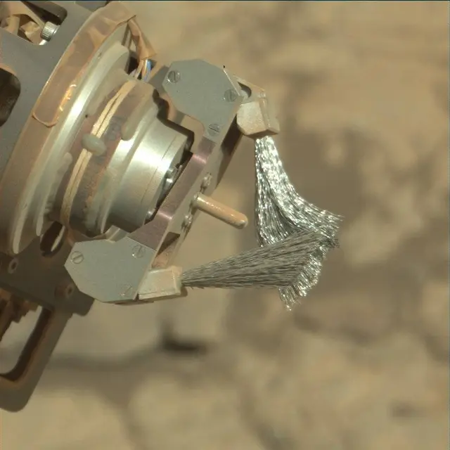 Sol 1904: Mast Camera (Mastcam)