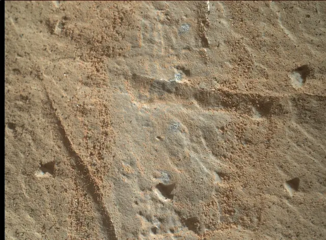 Sol 1904: Mars Hand Lens Imager (MAHLI)