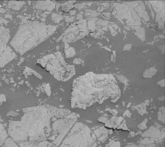 Sol 1905: Mast Camera (Mastcam)