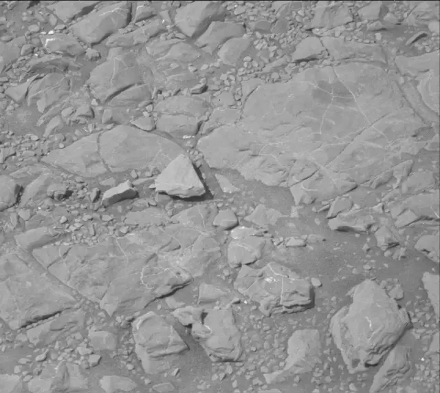 Sol 1906: Mast Camera (Mastcam)