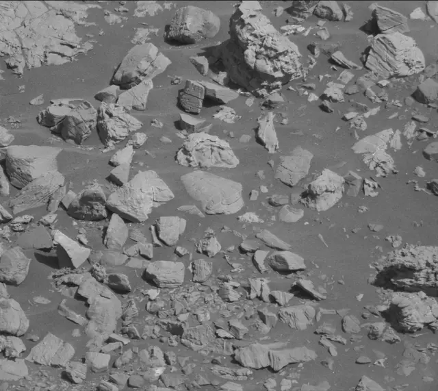 Sol 1911: Mast Camera (Mastcam)