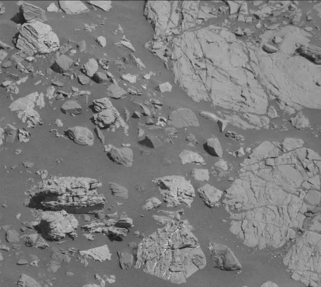 Sol 1911: Mast Camera (Mastcam)