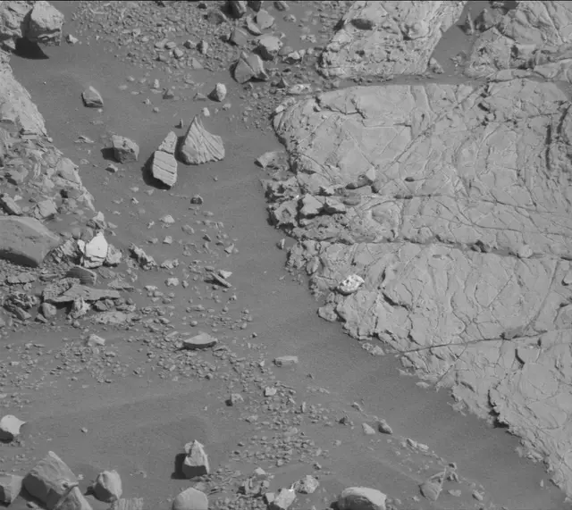 Sol 1911: Mast Camera (Mastcam)