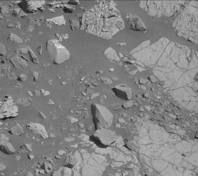Sol 1911: Mast Camera (Mastcam)
