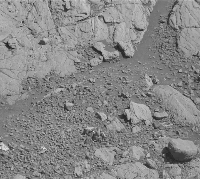 Sol 1911: Mast Camera (Mastcam)